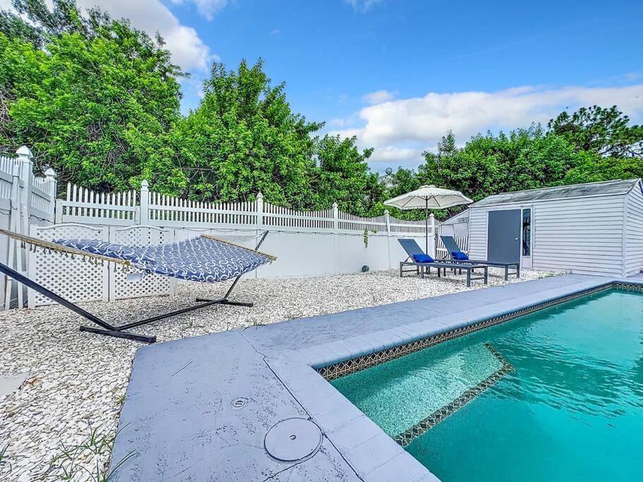 Poolside Paradise Near Siesta Key Beach Sarasota Exterior foto